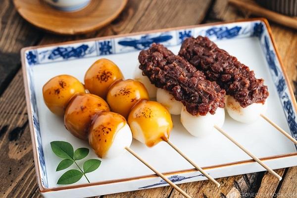 Boulette Et Bonbon Japonais De Dango Image stock - Image du blanc