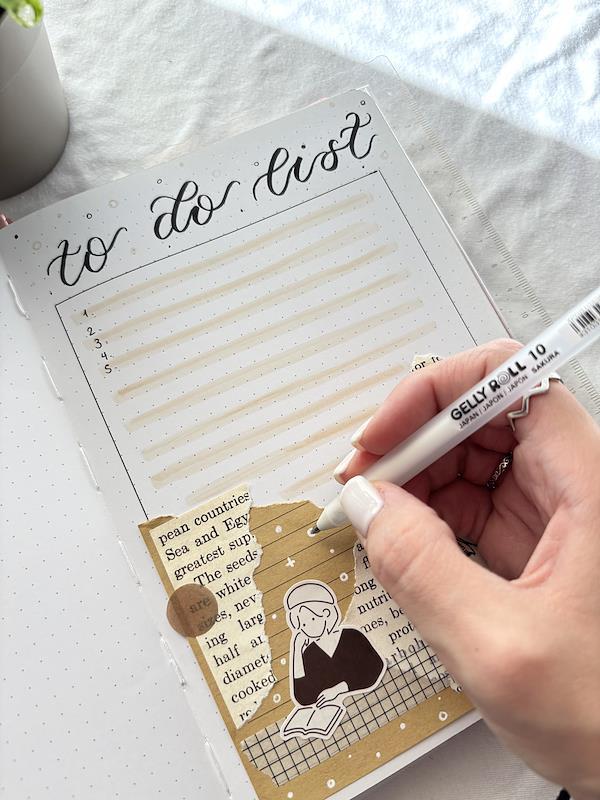 Sakura Gelly Roll White Gel Pen