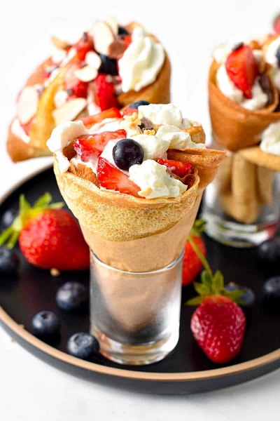 Japanese crepes with fresh fruits