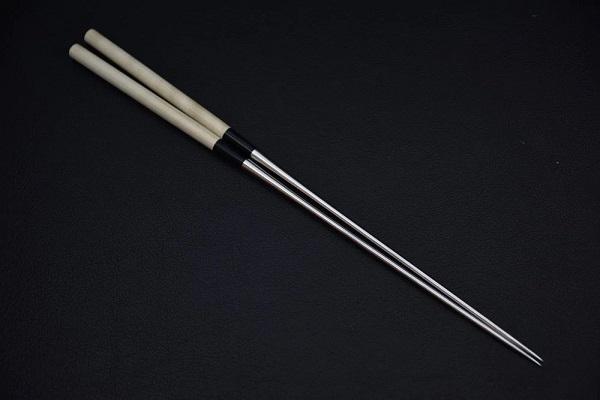 Protocolo y uso de los palillos japoneses o chopsticks