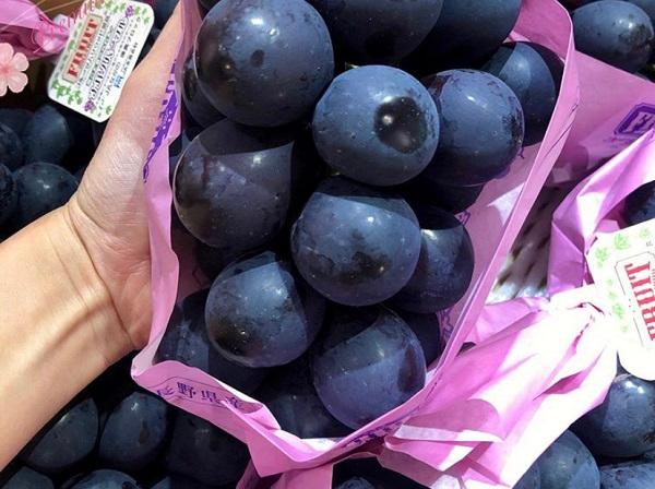 Pione Grapes