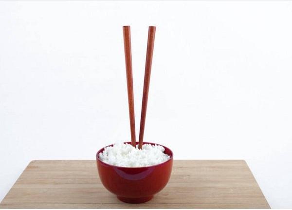 Sticking chopsticks upright