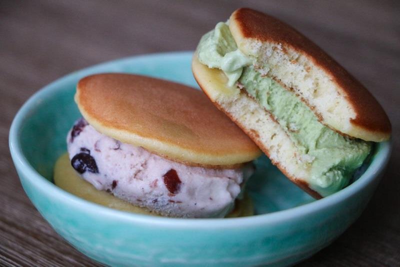 Dorayaki with Ice Cream