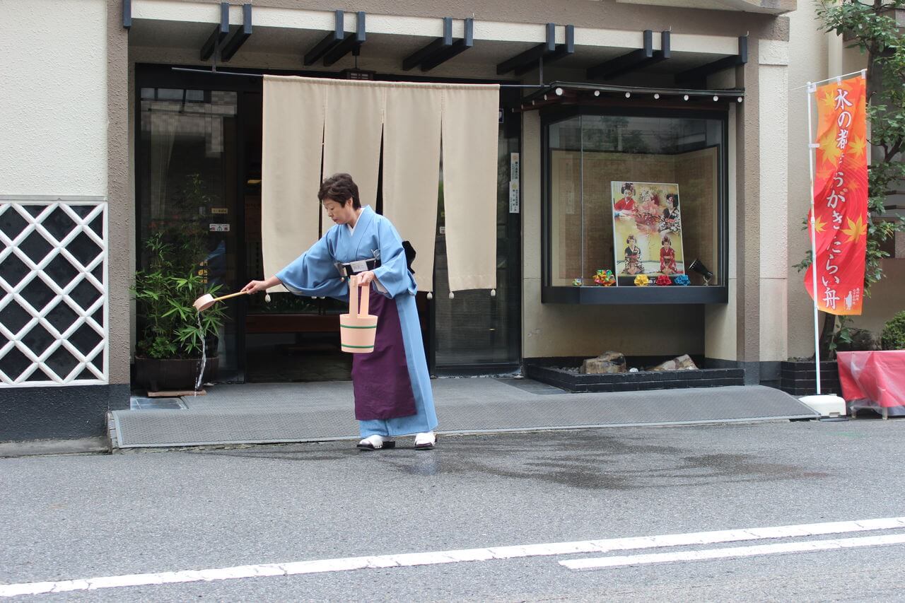 Sprinkling water in Japan to cool the streets