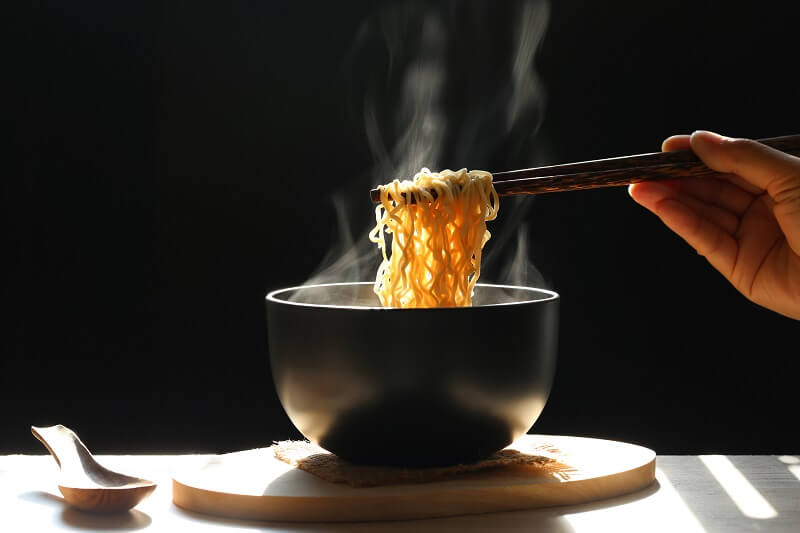 Tanoshi - Japon Nouilles de blé instantanées asiatiques Saveur boeuf en  sachet